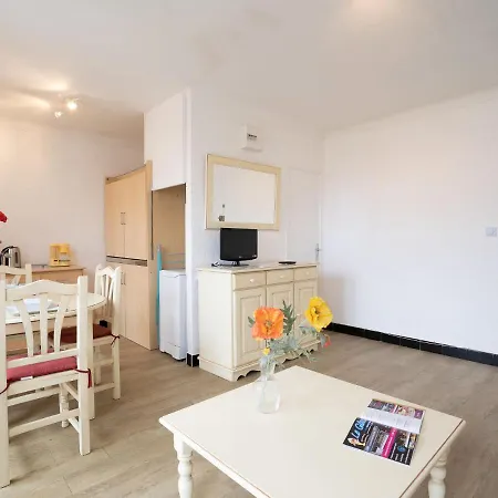 Apartment Les Amandiers By Interhome *